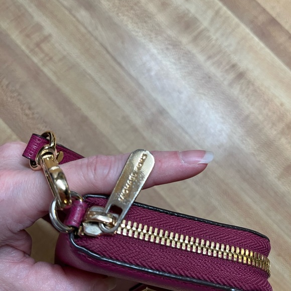 Michael Kors Jet Set Wrislet Wallet - Picture 7 of 7